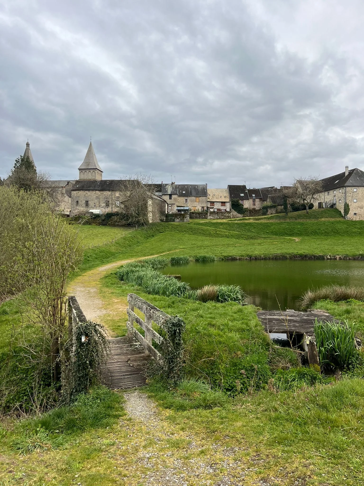 Aux Alentours